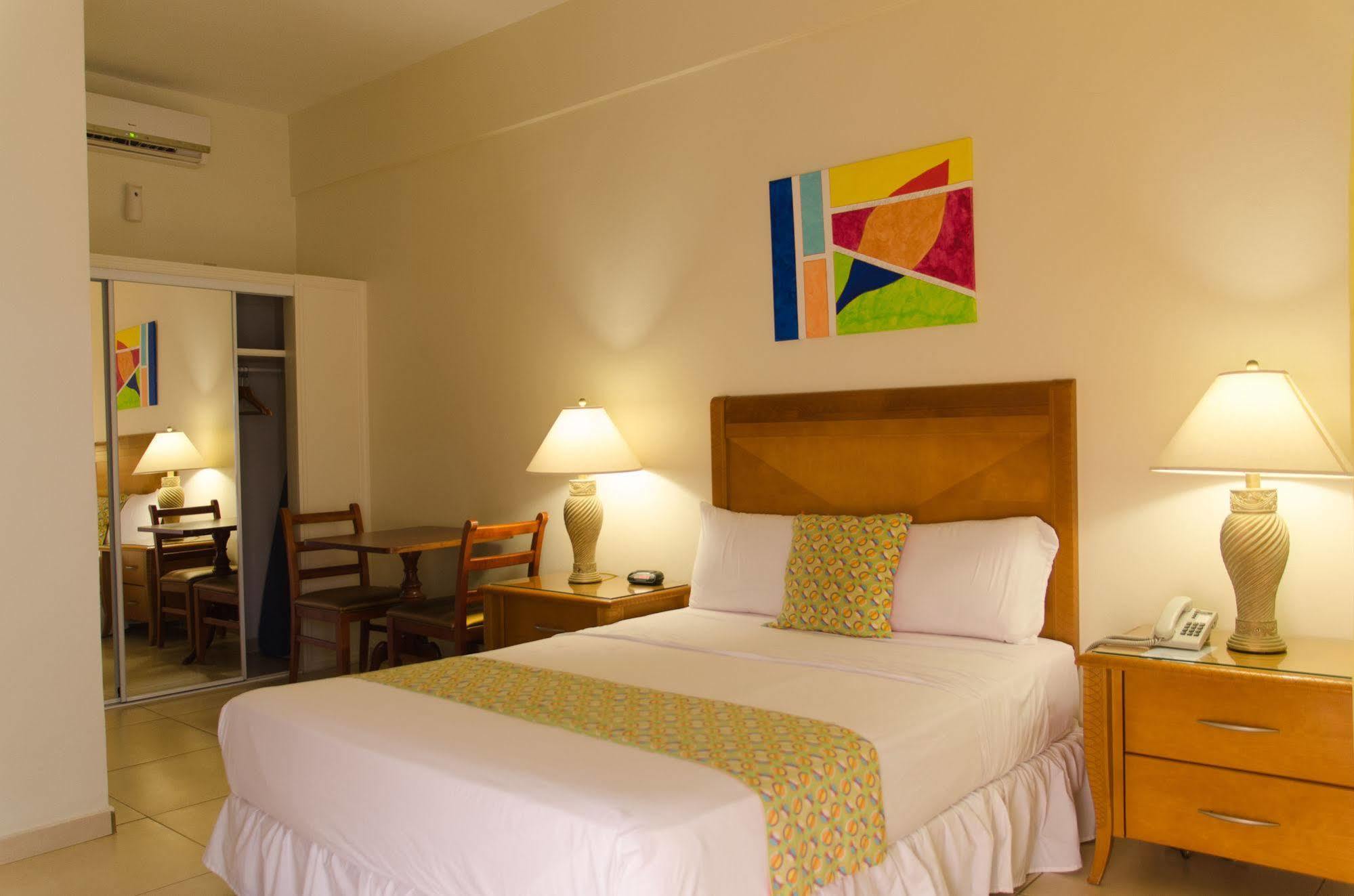 Alicia'S Inn Philipsburg (Sint Maarten) Exterior foto